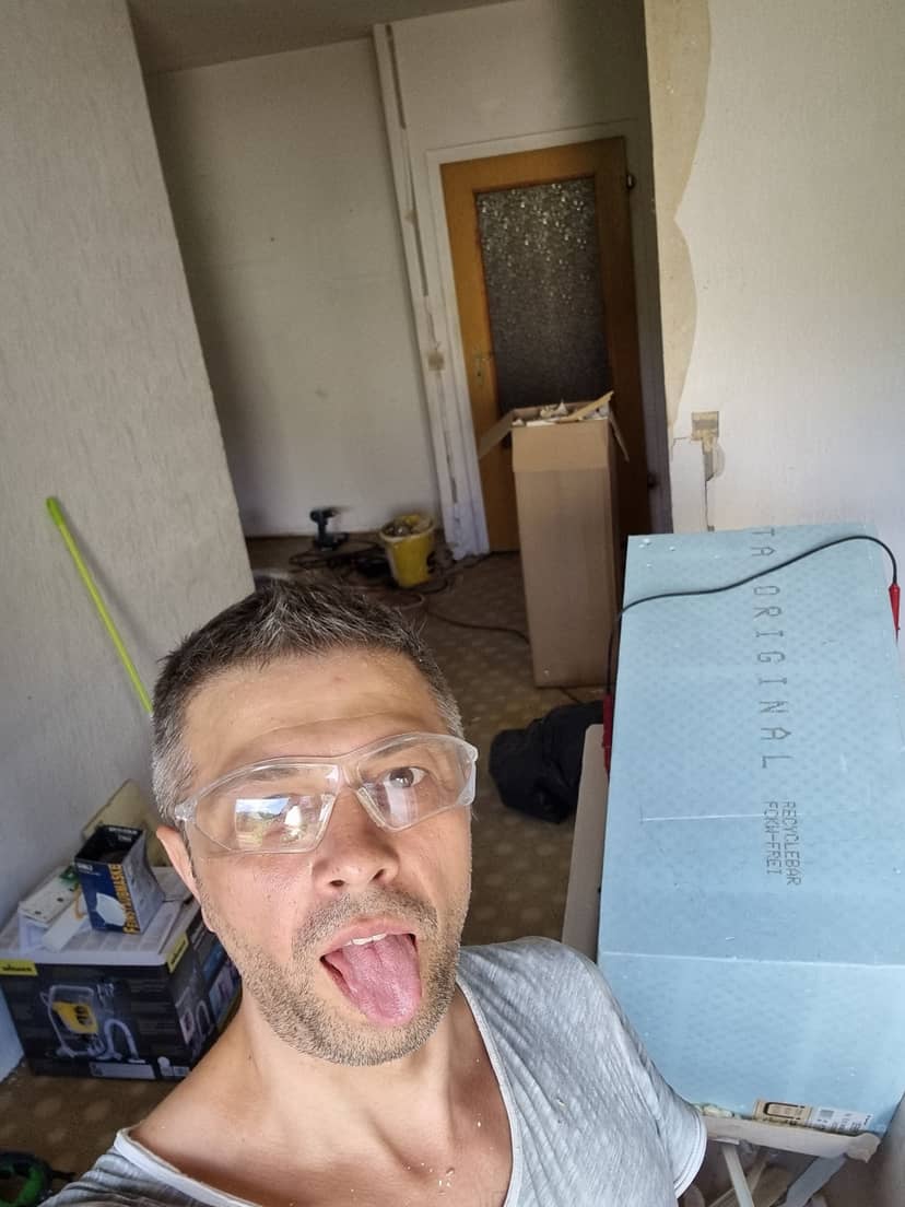 S5 3 Zimmer Etagen Wohnung – Renovierungsphase